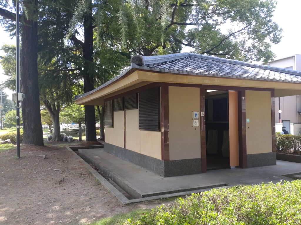 二条公園トイレ